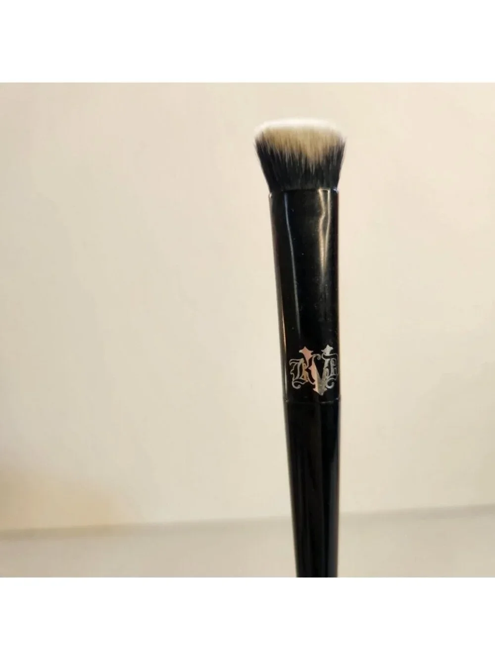 KAT VON D KVD Lock-It Edge Concealer Brush #40 Blending Makeup